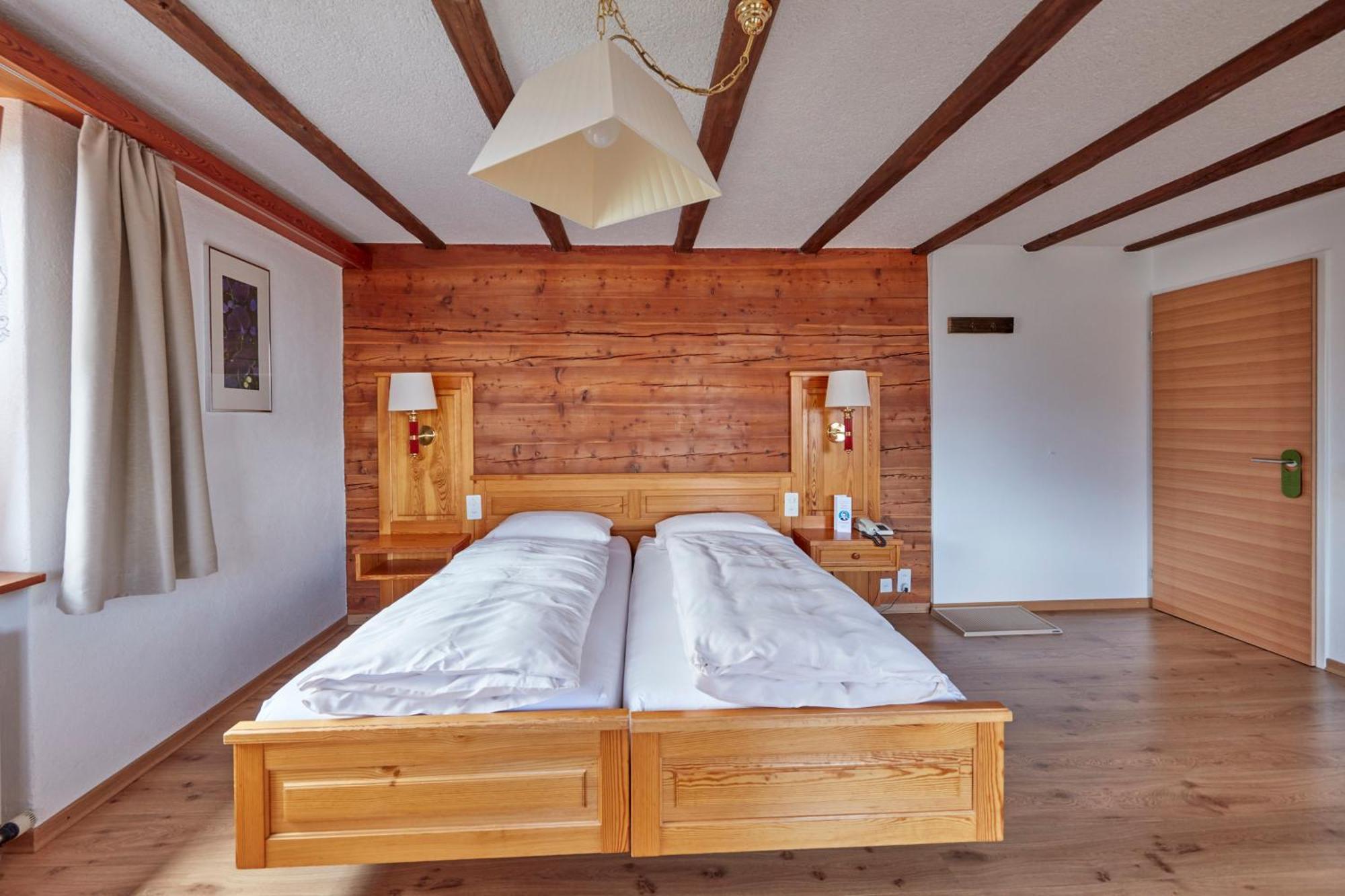 Hotel Alpenblick Zeneggen ภายนอก รูปภาพ