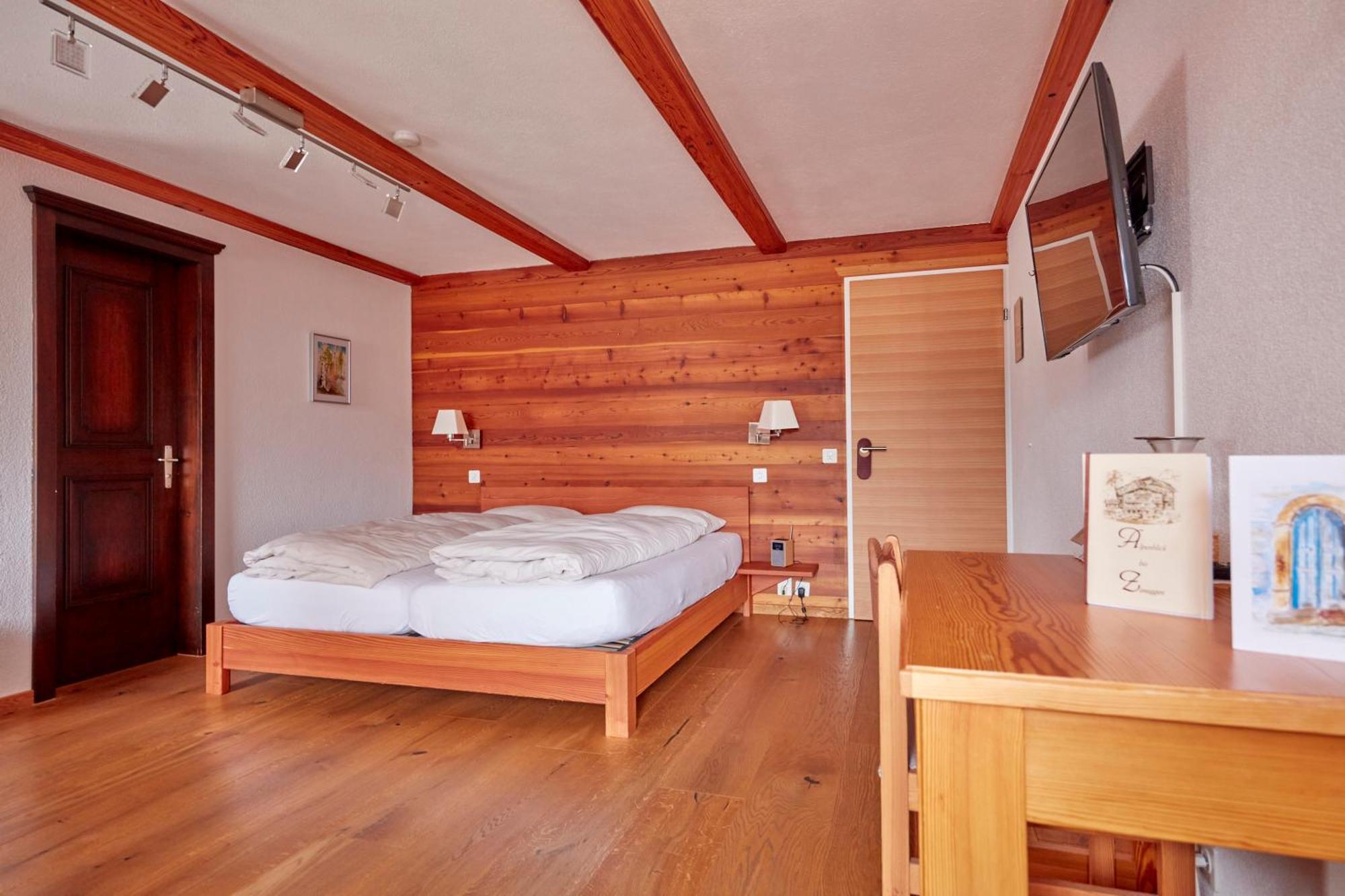Hotel Alpenblick Zeneggen ภายนอก รูปภาพ