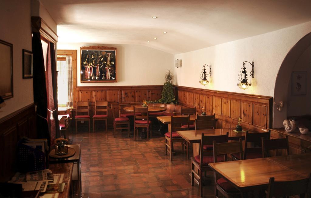 Hotel Alpenblick Zeneggen ภายนอก รูปภาพ
