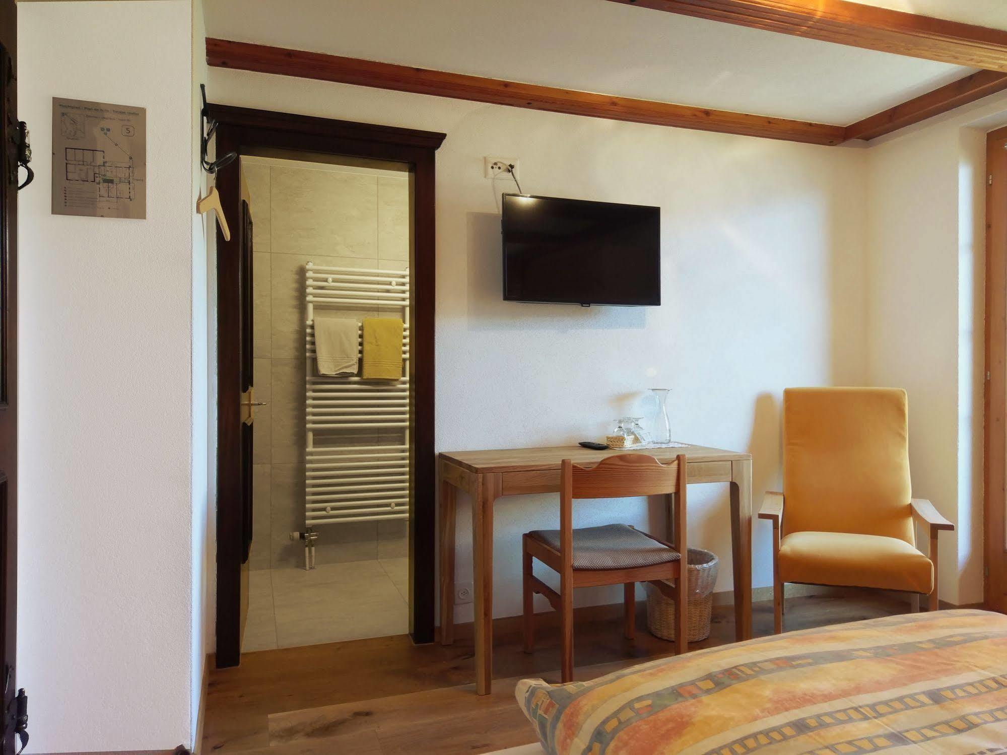 Hotel Alpenblick Zeneggen ภายนอก รูปภาพ
